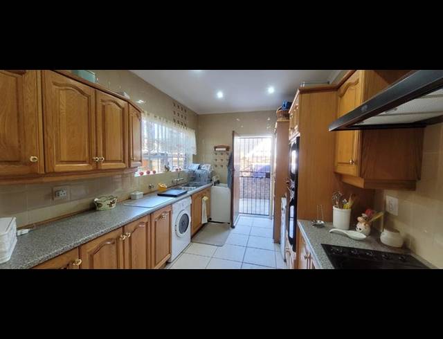 3 BEDROOM TOWNHOUSE FOR SALE IN BRACKENHURST